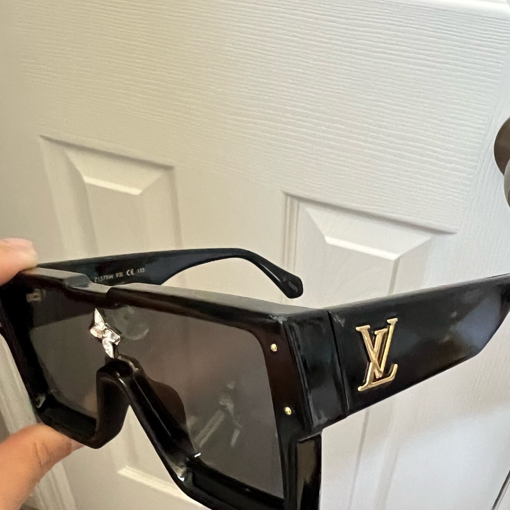 Louis Vuitton cyclone sunglasses black with gold detailing